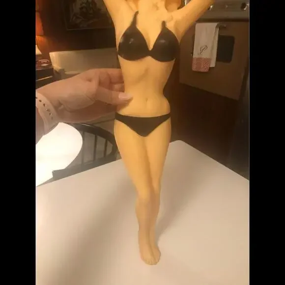 1957 Jayne Mansfield water bottle pin up girl beauty queen 22” in great shape - Picture 10 of 10
